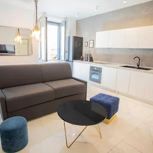 Porta Venezia - Design Con Balcone - 55mq , Milano Italia